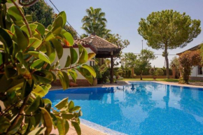 Andalusian Villa w/ Pool, Garden & Barbecue, Écija